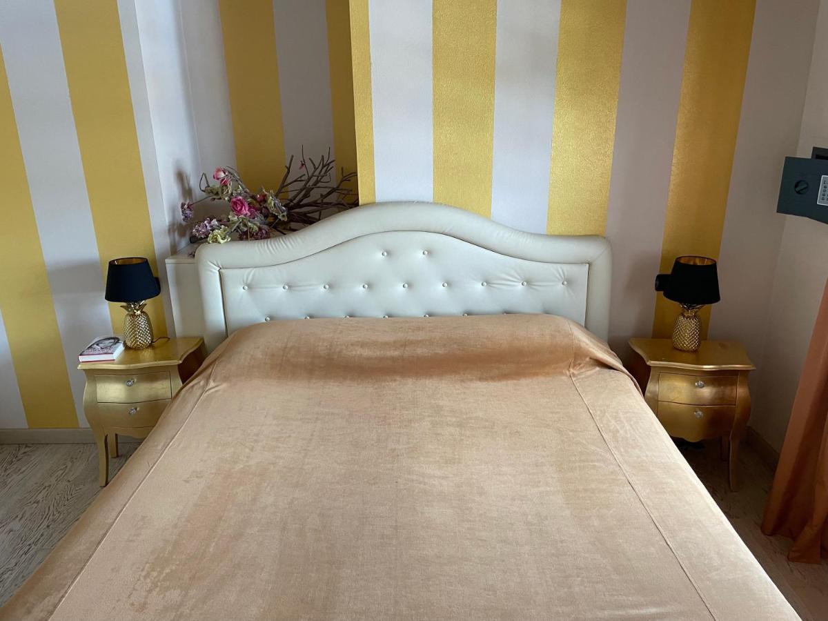 Residence Alexandra Stay Сирмионе Екстериор снимка