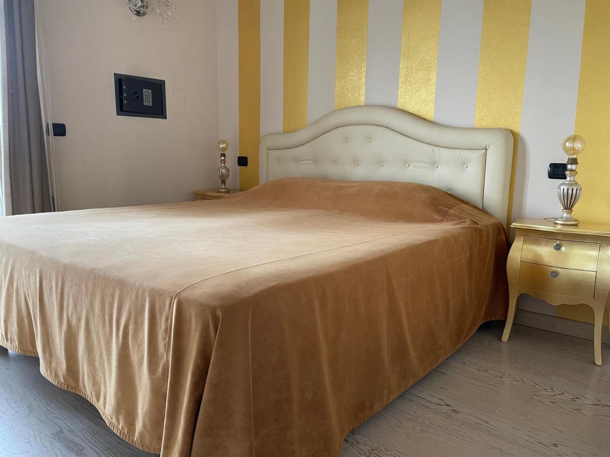 Residence Alexandra Stay Сирмионе Екстериор снимка