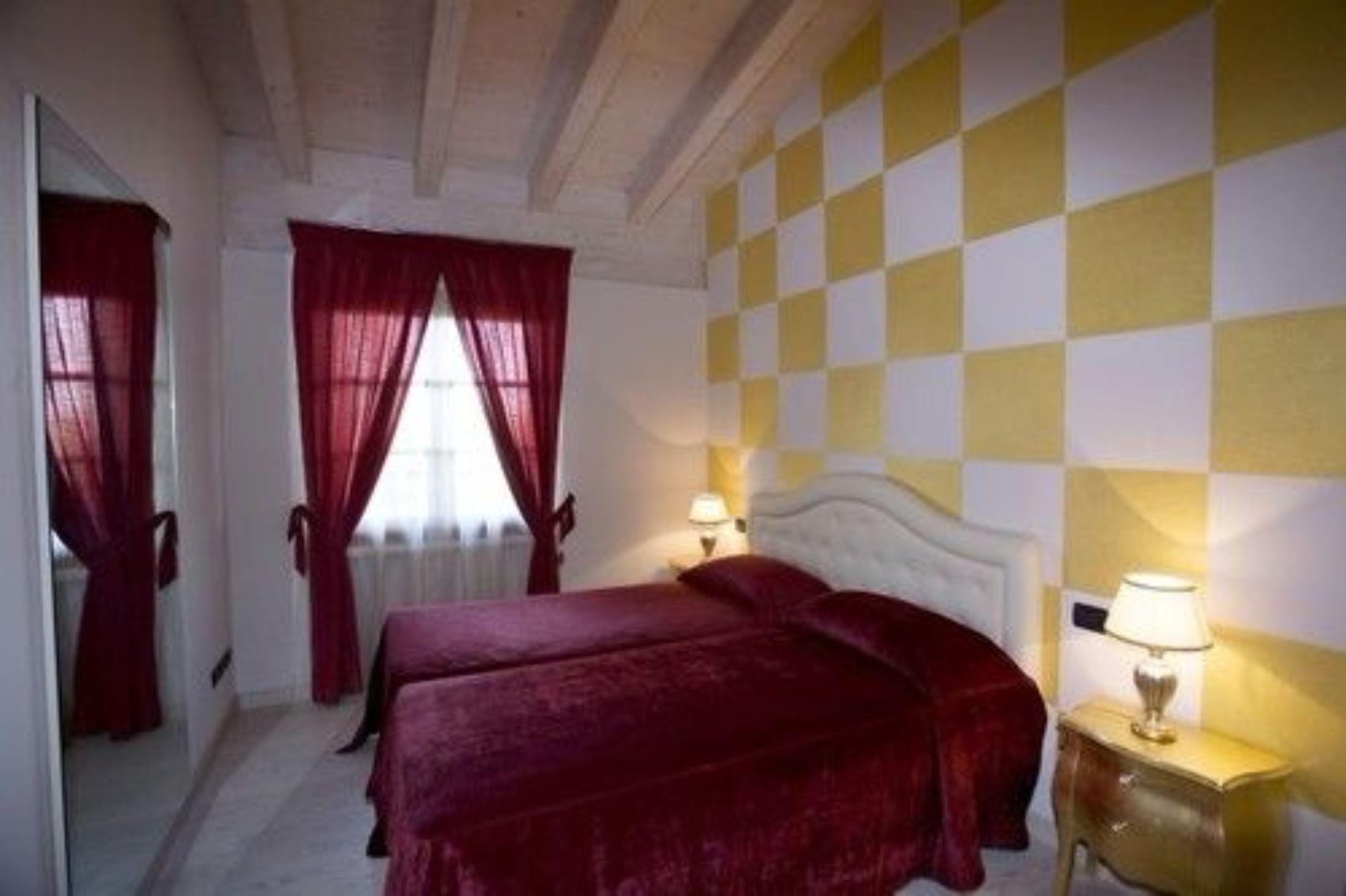 Residence Alexandra Stay Сирмионе Екстериор снимка